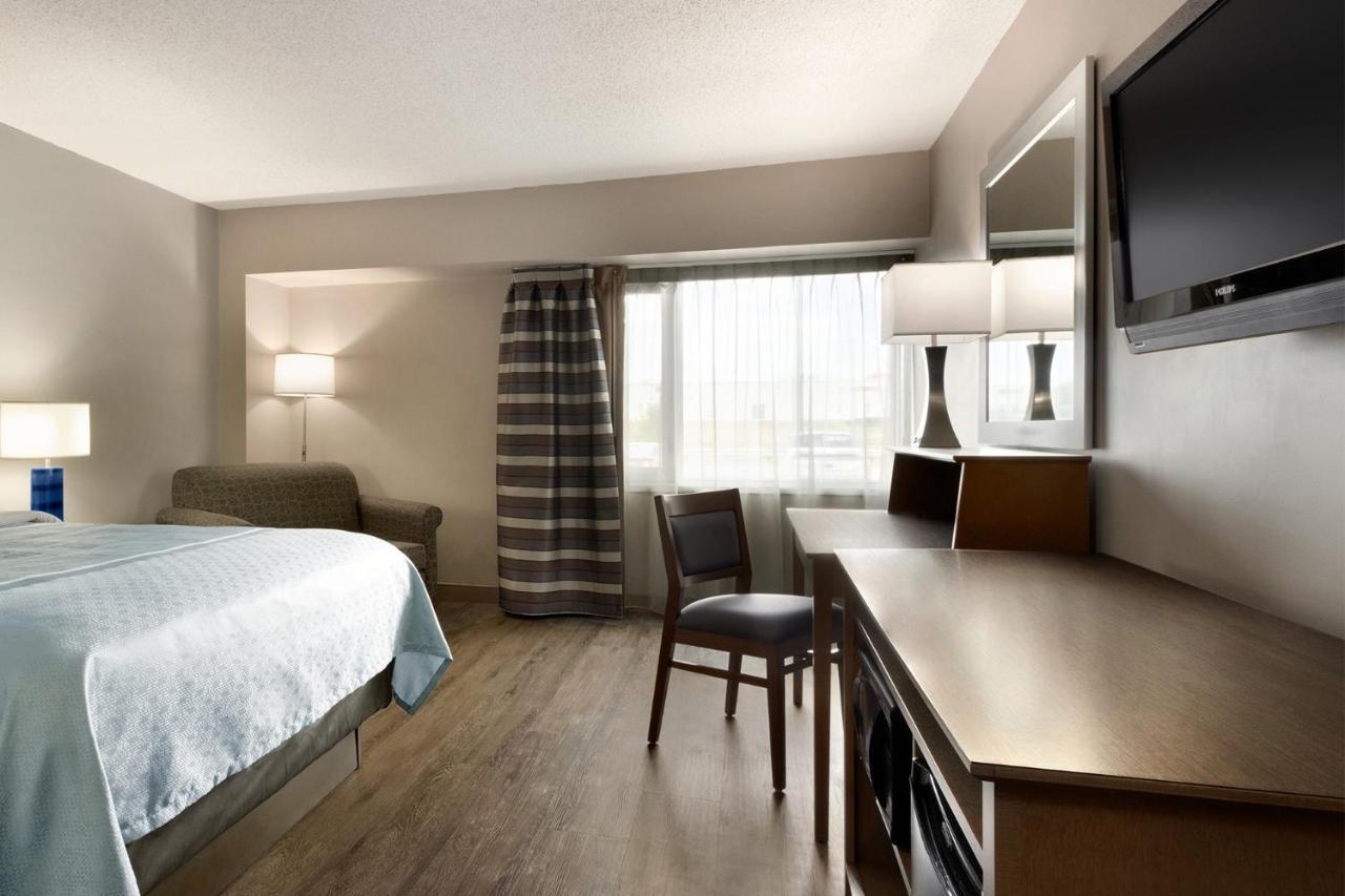 Travelodge Hotel By Wyndham Saskatoon Exteriör bild